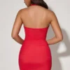Robe courte dos nu froncée avec nœud Aisha en rouge Robe courte dos nu froncée avec nœud Aisha en rouge