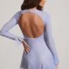 Robe courte dos nu à manches longues Dixie avec ornements, en bleu Robe courte dos nu à manches longues Dixie avec ornements, en bleu