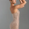 Robe courte dos nu ornée Amolika, couleur miel Robe courte dos nu ornée Amolika, couleur miel