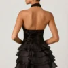 Robe courte dos nu à volants et ornements Petalia en noir Robe courte dos nu à volants et ornements Petalia en noir