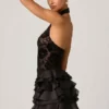 Robe courte dos nu à volants et ornements Petalia en noir Robe courte dos nu à volants et ornements Petalia en noir