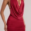 Robe courte drapée à col bénitier Kael en rouge cerise Robe courte drapée à col bénitier Kael en rouge cerise