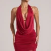 Robe courte drapée à col bénitier Kael en rouge cerise Robe courte drapée à col bénitier Kael en rouge cerise