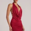 Robe courte drapée à col bénitier Kael en rouge cerise Robe courte drapée à col bénitier Kael en rouge cerise