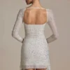Robe courte drapée à col bénitier ornée Marilla en blanc
