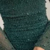 Robe courte drapée à col bénitier ornée Tivoli, vert émeraude Robe courte drapée à col bénitier ornée Tivoli, vert émeraude