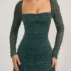 Robe courte drapée à col bénitier ornée Tivoli, vert émeraude Robe courte drapée à col bénitier ornée Tivoli, vert émeraude