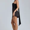 Robe courte drapée à dos nu en satin noir Anastasia Robe courte drapée à dos nu en satin noir Anastasia