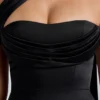 Robe courte drapée à dos nu en satin noir Anastasia Robe courte drapée à dos nu en satin noir Anastasia