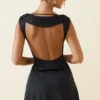 Robe courte drapée à dos nu et coupe trapèze Nalini en noir Robe courte drapée à dos nu et coupe trapèze Nalini en noir