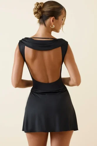 Robe courte drapée à dos nu et coupe trapèze Nalini en noir