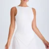 Robe courte drapée à dos nu Shirin en blanc