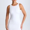 Robe courte drapée à dos nu Valetta en blanc