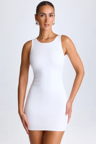 Robe courte drapée à dos nu Valetta en blanc