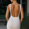 Robe courte drapée à dos nu Valetta en blanc