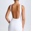 Robe courte drapée à dos nu Valetta en blanc