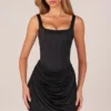 Robe courte drapée à lacets Lia, en noir