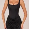 Robe courte drapée à lacets Lia, en noir