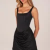 Robe courte drapée à lacets Lia, en noir