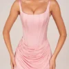 Robe courte drapée à lacets Lia en rose poudré Robe courte drapée à lacets Lia en rose poudré