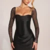 Robe courte drapée à manches longues Clemmie en noir Robe courte drapée à manches longues Clemmie en noir