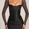 Robe courte drapée à manches longues Clemmie en noir Robe courte drapée à manches longues Clemmie en noir