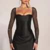 Robe courte drapée à manches longues Clemmie en noir Robe courte drapée à manches longues Clemmie en noir