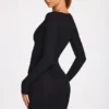 Robe courte drapée à manches longues en modal côtelé Elona, couleur noire Robe courte drapée à manches longues en modal côtelé Elona, couleur noire