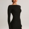 Robe courte drapée à manches longues et col bateau en modal Eska, couleur noir Robe courte drapée à manches longues et col bateau en modal Eska, couleur noir