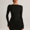 Robe courte drapée à manches longues et col bateau en modal Eska, couleur noir Robe courte drapée à manches longues et col bateau en modal Eska, couleur noir