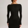 Robe courte drapée à manches longues et col bateau en modal Eska, couleur noir Robe courte drapée à manches longues et col bateau en modal Eska, couleur noir