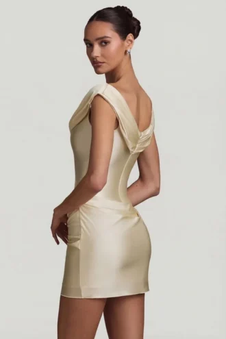 Robe courte drapée à épaules dénudées en satin Maeve, couleur ivoire