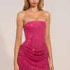 Robe courte drapée sans bretelles A-line Mellie ornée de perles, rose vif Robe courte drapée sans bretelles A-line Mellie ornée de perles, rose vif