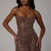 Robe courte Durrani transparente à encolure dégagée et ornements, couleur cacao foncé Robe courte Durrani transparente à encolure dégagée et ornements, couleur cacao foncé