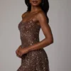 Robe courte Durrani transparente à encolure dégagée et ornements, couleur cacao foncé Robe courte Durrani transparente à encolure dégagée et ornements, couleur cacao foncé