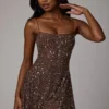 Robe courte Durrani transparente à encolure dégagée et ornements, couleur cacao foncé Robe courte Durrani transparente à encolure dégagée et ornements, couleur cacao foncé