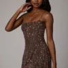 Robe courte Durrani transparente à encolure dégagée et ornements, couleur cacao foncé Robe courte Durrani transparente à encolure dégagée et ornements, couleur cacao foncé