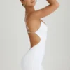 Robe courte Eartha à découpes et dos nu, en blanc Robe courte Eartha à découpes et dos nu, en blanc