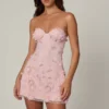 Robe courte Edita à bandeau et coupe trapèze, ornée de paillettes, rose ballet Robe courte Edita à bandeau et coupe trapèze, ornée de paillettes, rose ballet