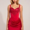 Robe courte Ellis en satin à encolure en cœur et coupe trapèze, couleur rose rouge Robe courte Ellis en satin à encolure en cœur et coupe trapèze, couleur rose rouge