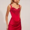 Robe courte Ellis en satin à encolure en cœur et coupe trapèze, couleur rose rouge Robe courte Ellis en satin à encolure en cœur et coupe trapèze, couleur rose rouge