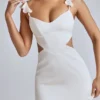 Robe courte en satin à découpes Rialta, couleur ivoire Robe courte en satin à découpes Rialta, couleur ivoire