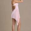 Robe courte en satin ornée de cupes Celestia, couleur rose pâle Robe courte en satin ornée de cupes Celestia, couleur rose pâle