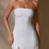 Robe courte à encolure bandeau Brielle en blanc
