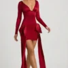Robe courte froncée à nœud Karelyn en rouge vif Robe courte froncée à nœud Karelyn en rouge vif
