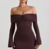 Robe courte froncée à épaules dénudées Thais en mélange modal-cachemire, couleur Espresso Robe courte froncée à épaules dénudées Thais en mélange modal-cachemire, couleur Espresso