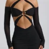 Robe courte à fronces et découpes Kemina à épaules dénudées, couleur noire Robe courte à fronces et découpes Kemina à épaules dénudées, couleur noire