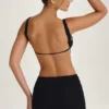 Robe courte Gaia à découpes et coupe trapèze, en noir Robe courte Gaia à découpes et coupe trapèze, en noir