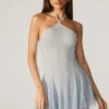 Robe courte Juni à lacets dans le dos et ornements, couleur aqua Robe courte Juni à lacets dans le dos et ornements, couleur aqua