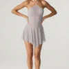 Robe courte Juni à lacets dans le dos et ornements, couleur argent Robe courte Juni à lacets dans le dos et ornements, couleur argent